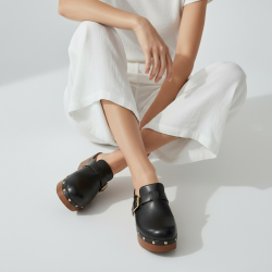 Clogs με τρούκς και λουράκι Μαύρο