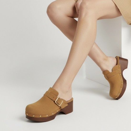 Suede clogs με Τρούκς Κάμελ