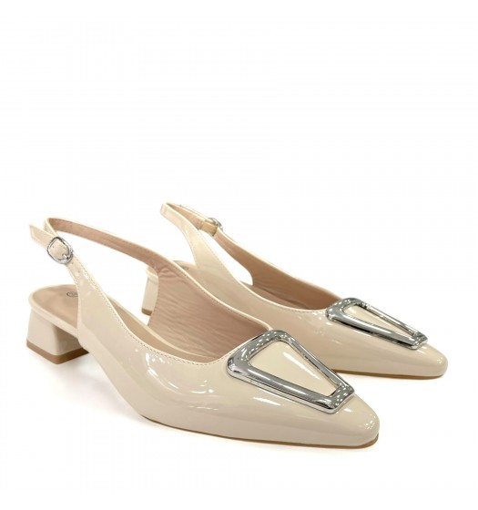 Patent leather slingback pumps in Beige