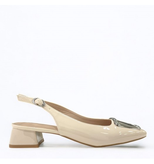 Patent leather slingback pumps in Beige