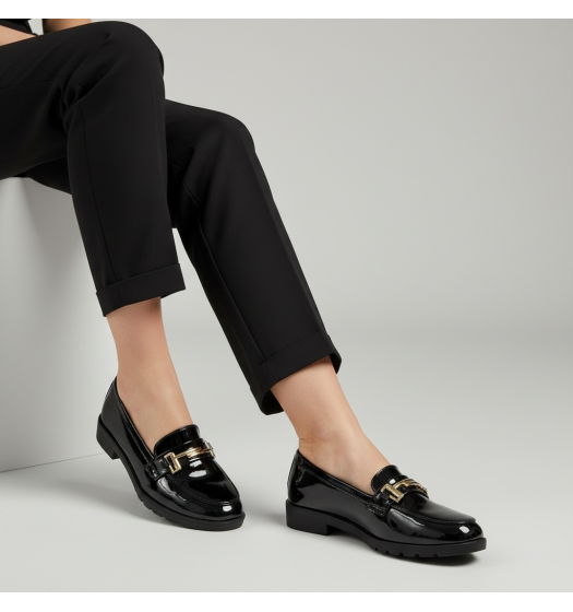 Γυναικεία Μοκασίνια Λουστρίνι Μαύρα με Χρυσή Αγκράφα