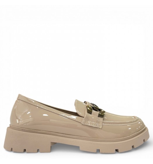 Γυναικεία Loafers από Λουστρίνι με Διακοσμητική Bronze Αγκράφα-Μπέζ