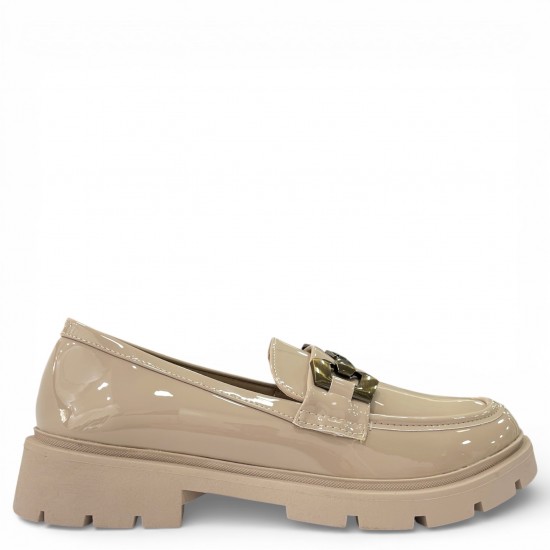 Γυναικεία Loafers από Λουστρίνι με Διακοσμητική Bronze Αγκράφα-Μπέζ