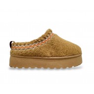 Fuzzy slippers with fleece lining Camel