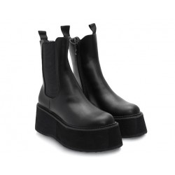 Black platform chelsea boots 