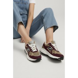 Γυναικέια Sneakers σε Μπορντό με καφέ λεπτομέρειες