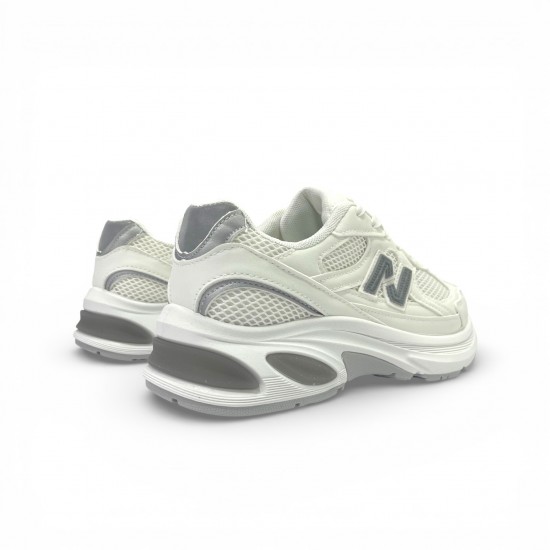 Γυναικέια Sneakers σε Λευκό με Ασημί Λεπτομέρειες