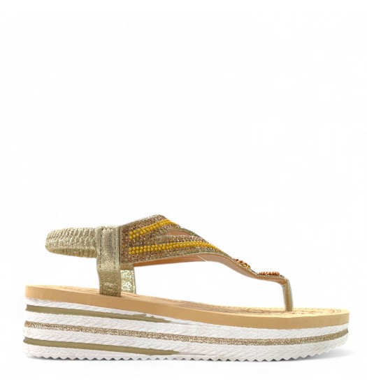 Thong platform sandals in Gold