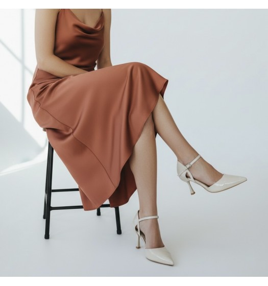 Λουστρίνι Γόβες με Μπαρέτα & Λεπτό Τακούνι-Μπέζ