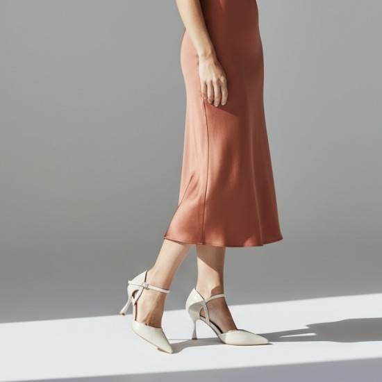 Λουστρίνι Γόβες με Μπαρέτα & Λεπτό Τακούνι-Μπέζ