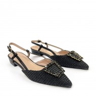 Pointed flat pumps in Black