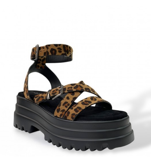 Flatform Sandals with buckled straps in Leopard