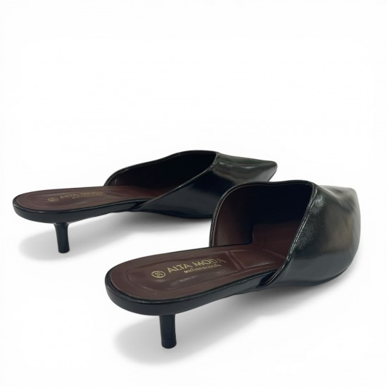 Δερμάτινα Mule με Μυτερή Μύτη και Kitten Heel - Μαύρο