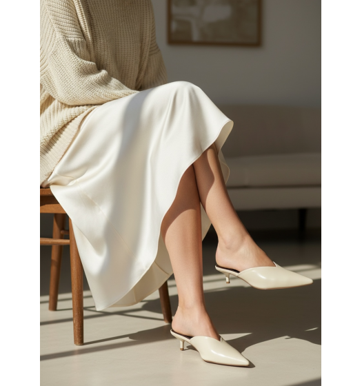 Δερμάτινα Mule με Μυτερή Μύτη και Kitten Heel - Μπέζ