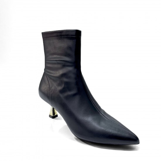 Μυτερά Ankle μποτάκια με ιδιαίτερο τακούνι σε Μαύρο