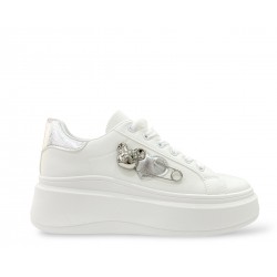 Δίπατα Sneakers με διακοσμητική καρφίτσα σε Ασημί