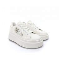 Δίπατα Sneakers με διακοσμητική καρφίτσα σε Ασημί
