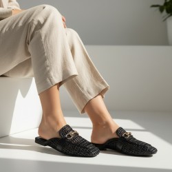 Γυναικεία Mules με Πλέξη και Μεταλλική Αγκράφα - Μαύρο