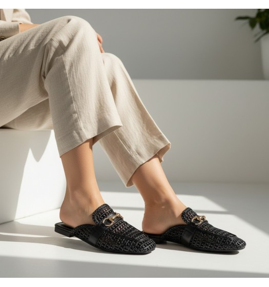 Γυναικεία Mules με Πλέξη και Μεταλλική Αγκράφα - Μαύρο