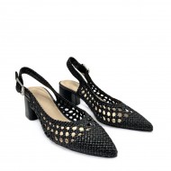 Woven pumps in Black