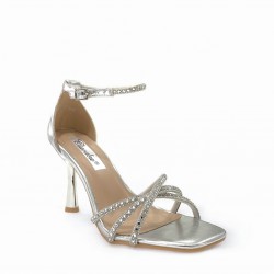 Heeled sandals with crossed straps in Silver