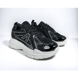 Sneakers με συνδυσμό υλικών σε Μαύρο