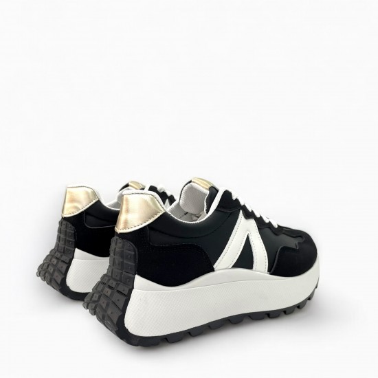 Contrasting Sneakers in Black