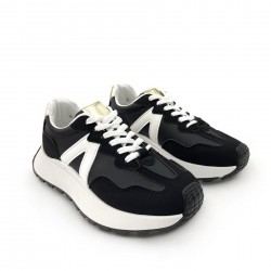 Contrasting Sneakers in Black