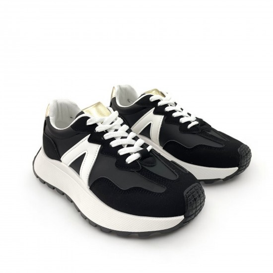 Contrasting Sneakers in Black