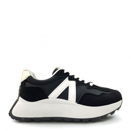 Contrasting Sneakers in Black