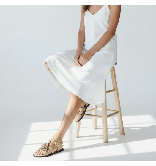 Γυναικεία Suede Σανδάλια flat με Κρόσσια και Αγκράφα-Μπέζ
