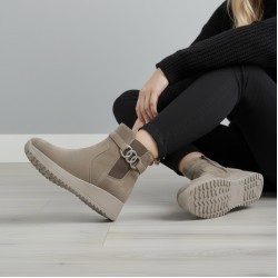 Μποτάκι Suede Taupe με Πλατφόρμα & Ασημένια Αγκράφα