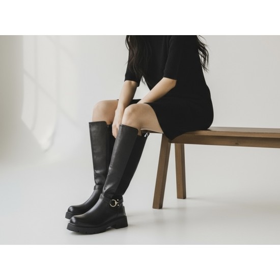 Μαύρη Ψηλή Μπότα  με Τρακτερωτή Σόλα & Χρυσή Πόρπη