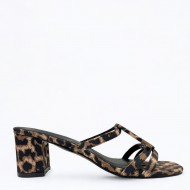Mules with asymmetrical details in Leopard animal print