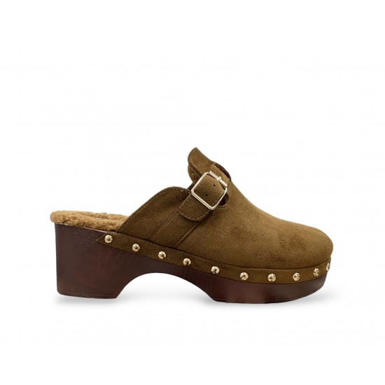 Studded clogs with fur lining Camel