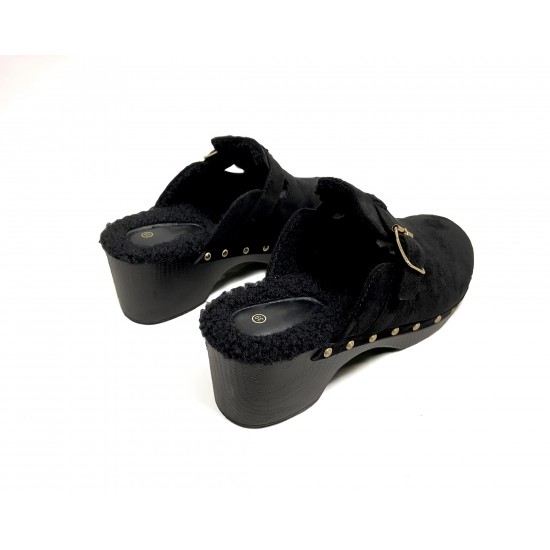 Studded clogs with fur lining Black