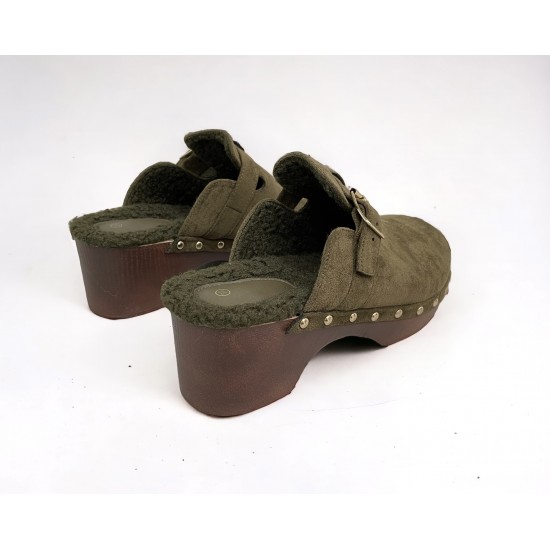 Studded clogs with fur lining Army green