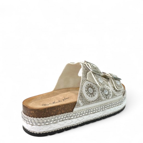 Flatform παντόφλες με boho διακοσμητικά σε Λευκό
