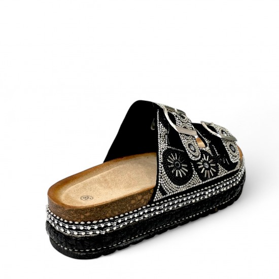 Flatform παντόφλες με boho διακοσμητικά σε Μαύρο
