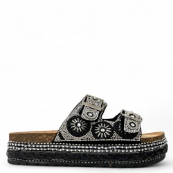 Flatform παντόφλες με boho διακοσμητικά σε Μαύρο