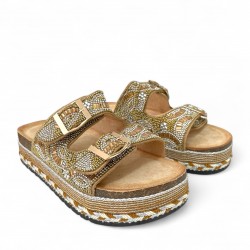 Flatform παντόφλες με boho διακοσμητικά σε Κάμελ