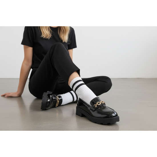 Γυναικεία Loafers Λουστρίνι με Chunky Σόλα και Χρυσή Αλυσίδα - Μαύρο