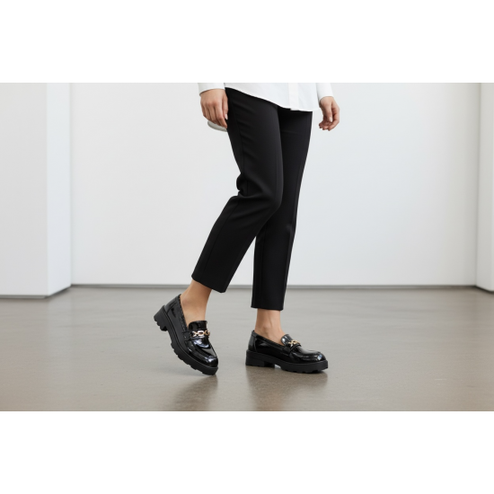 Γυναικεία Loafers Λουστρίνι με Chunky Σόλα και Χρυσή Αλυσίδα - Μαύρο