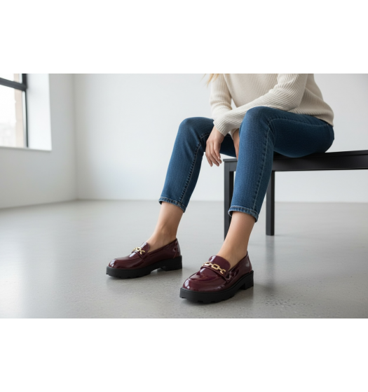 Γυναικεία Loafers Λουστρίνι με Chunky Σόλα και Χρυσή Αλυσίδα - Μπορντό