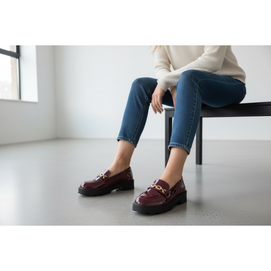 Γυναικεία Loafers Λουστρίνι με Chunky Σόλα και Χρυσή Αλυσίδα - Μπορντό