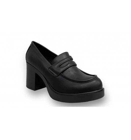 Heeled loafers in Black