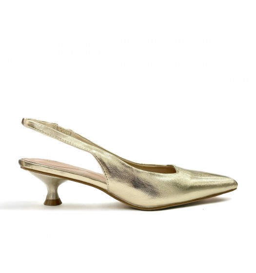 Pointed Slingback pumps in Gold