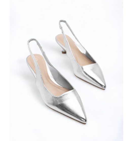 Pointed Slingback pumps in Silver