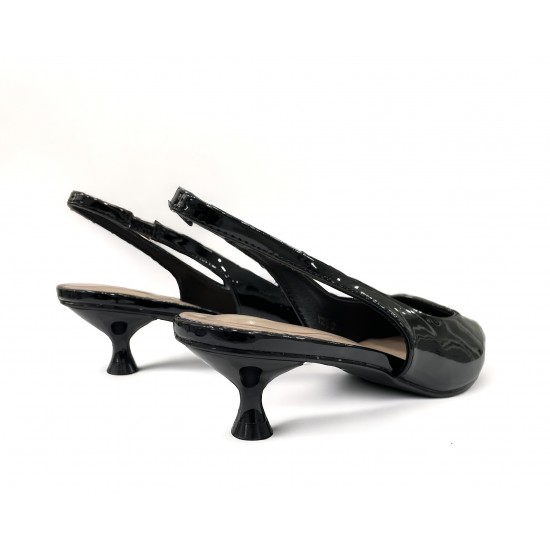 Μυτερές γόβες open heel σε Μαύρο Λουστρίνι